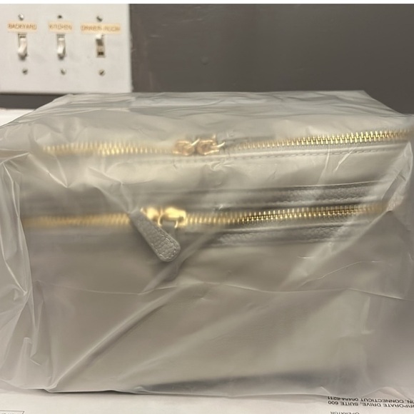 Trish McEvoy cosmetic travel bag. Light Gray/ golden zipper. Brand New in bag. - Picture 3 of 3